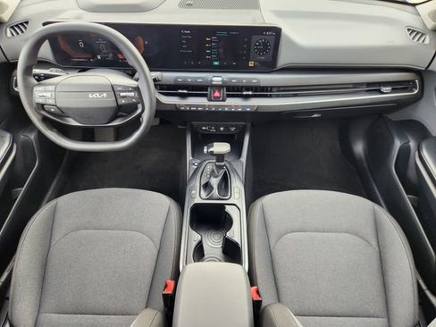 Used 2025 Kia K4 LXS image 25