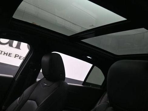 Used 2023 Cadillac XT4 Luxury w/ Cold Weather Package FWD image 16