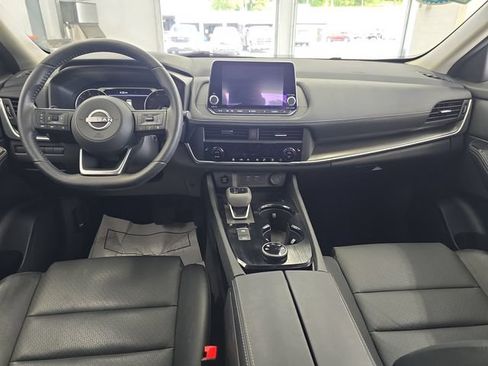 Used 2024 Nissan Rogue SV w/ SV Premium Package AWD/4WD image 11