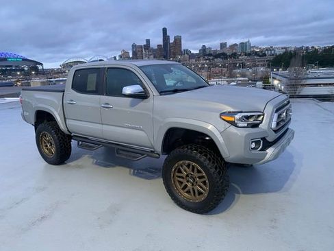 Used 2021 Toyota Tacoma Limited image 25