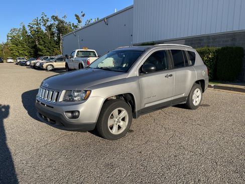 Used 2016 Jeep Compass Sport FWD image 8