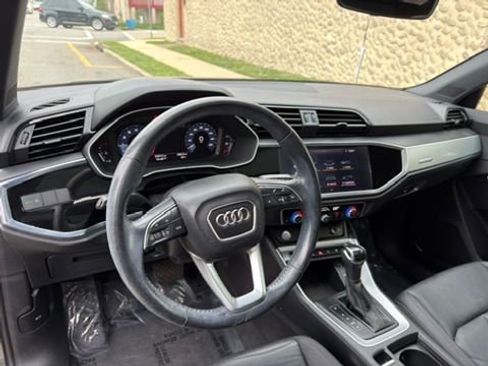 Used 2020 Audi Q3 2.0T Premium w/ Convenience Package AWD/4WD image 21