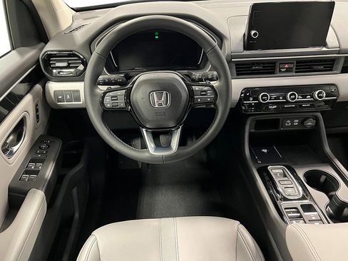 New 2025 Honda Pilot EX-L image 23