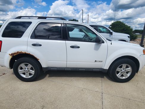 Used 2010 Ford Escape 2WD Hybrid image 4