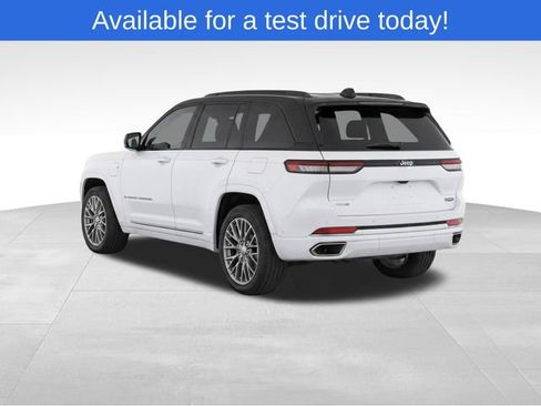 Used 2022 Jeep Grand Cherokee Summit w/ Luxury Tech Group V AWD/4WD image 3
