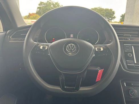 Used 2018 Volkswagen Tiguan S image 10