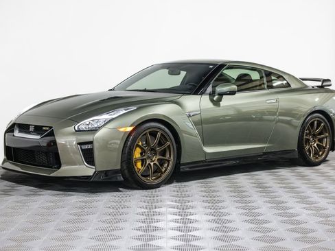 Used 2021 Nissan GT-R Premium image 19