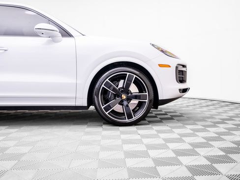 Used 2023 Porsche Cayenne Turbo AWD/4WD image 41