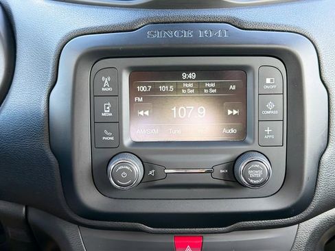 Used 2017 Jeep Renegade Latitude w/ Popular Equipment Group FWD image 28