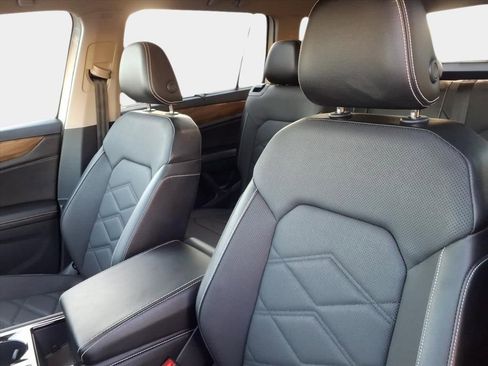 Used 2024 Volkswagen Atlas SE image 11