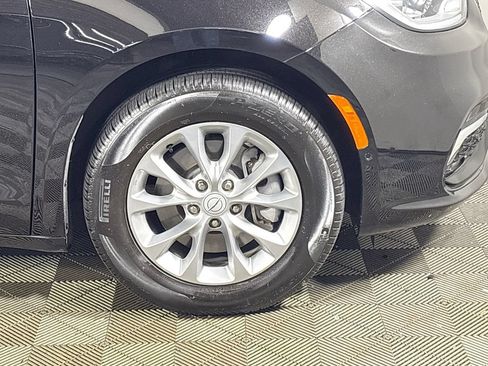Certified 2025 Chrysler Pacifica Select AWD/4WD image 22