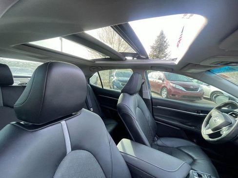 Used 2020 Toyota Camry XSE FWD image 3