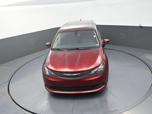 Used 2022 Chrysler Voyager LX FWD image 34