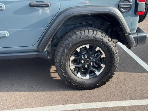 Used 2025 Jeep Wrangler Unlimited Rubicon AWD/4WD image 7