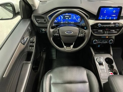 Used 2022 Ford Escape SEL w/ Technology Package FWD image 11