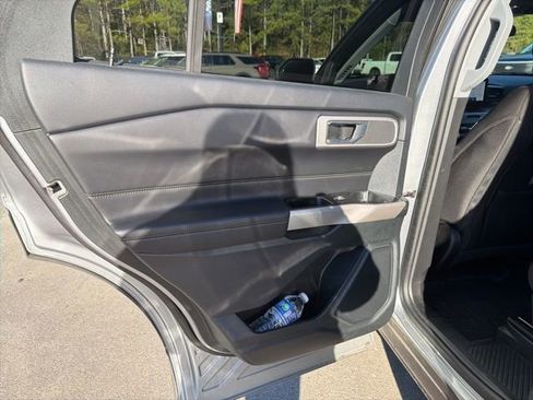 Used 2024 Ford Explorer XLT image 18