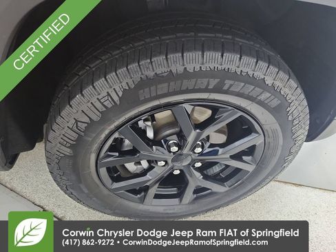 Used 2024 Jeep Grand Cherokee Altitude AWD/4WD image 32