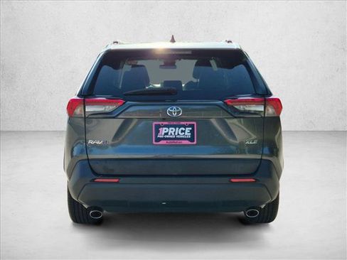 Used 2020 Toyota RAV4 XLE Premium FWD image 6