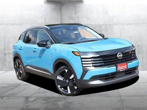 Used 2025 Nissan Kicks SR AWD/4WD image 2