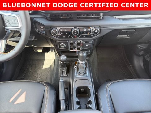 Used 2024 Jeep Wrangler Unlimited Sahara w/ Technology Group AWD/4WD image 18