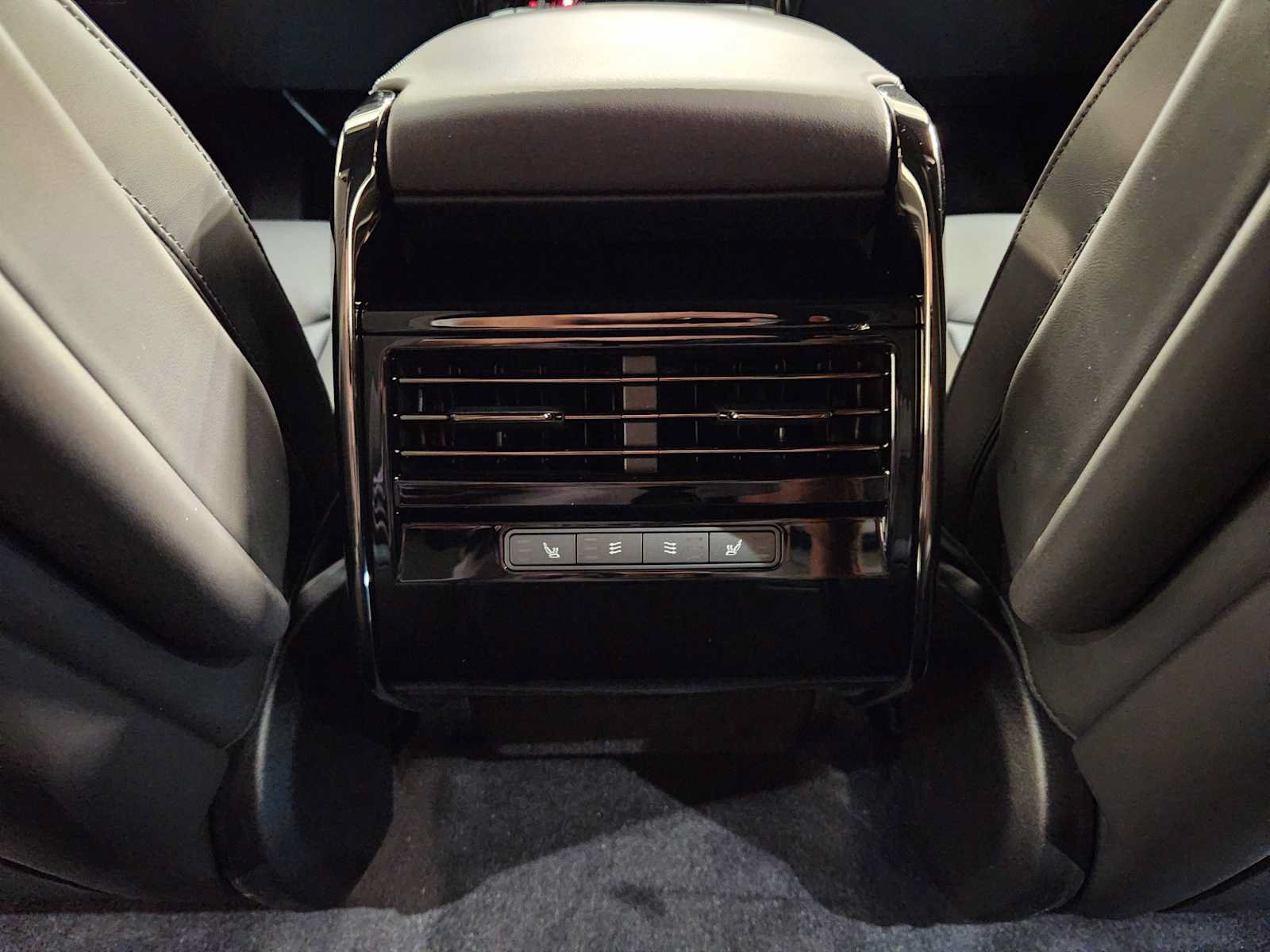New 2027 Land Rover Range Rover Sport SE AWD/4WD image 30