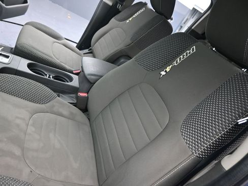 Used 2014 Nissan Frontier PRO-4X image 9