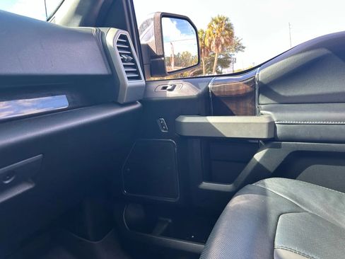 Used 2017 Ford F150 Platinum w/ Equipment Group 701A Luxury AWD/4WD image 8