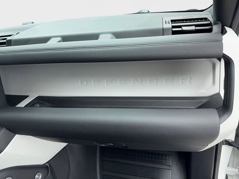 Used 2025 Land Rover Defender 110 S image 39