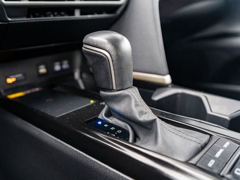 Used 2025 Toyota Camry SE image 25