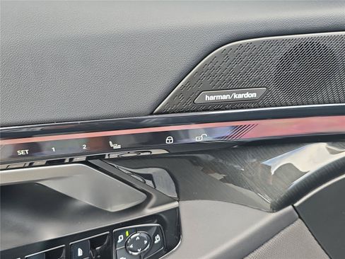 Used 2026 BMW i5 eDrive40 w/ M Sport Package RWD image 14