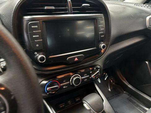 Used 2023 Kia Soul LX w/ LX Technology Package FWD image 20