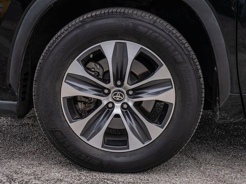 Used 2023 Toyota Highlander XLE image 34