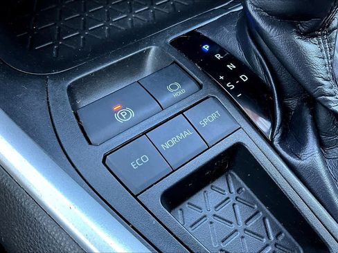 Certified 2020 Toyota RAV4 LE image 34