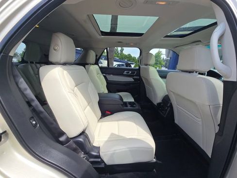 Used 2017 Ford Explorer Platinum AWD/4WD image 11