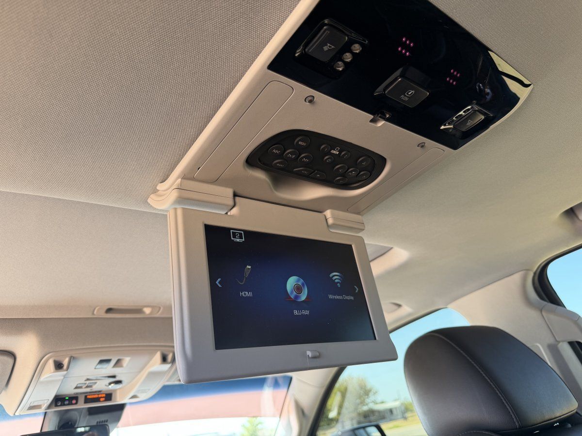 Used 2019 Cadillac Escalade Premium Luxury AWD/4WD image 25