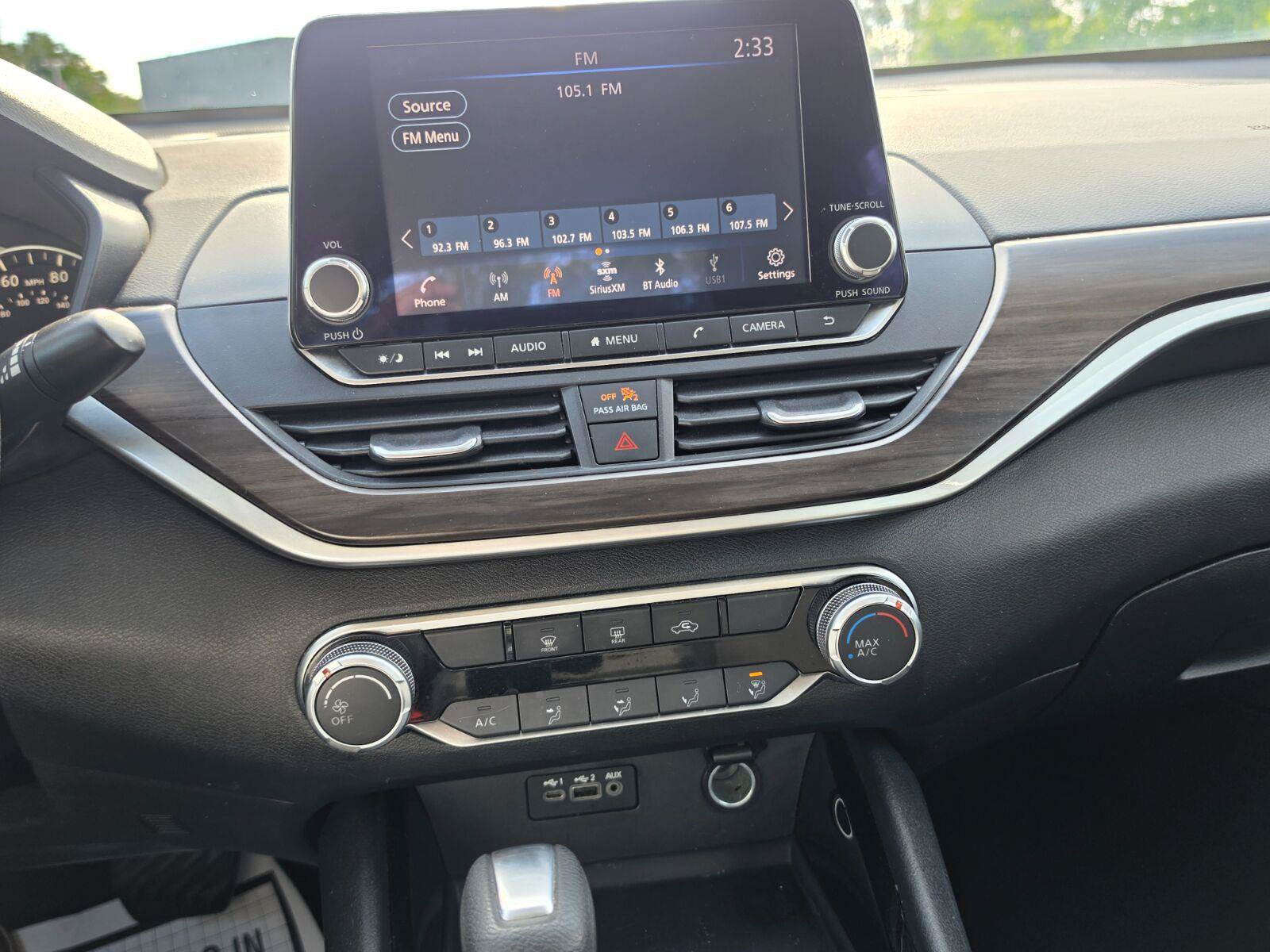 Used 2024 Nissan Altima 2.5 SV FWD image 11
