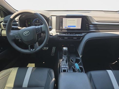 Used 2025 Toyota Camry SE FWD image 14