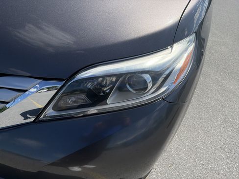 Used 2017 Toyota Sienna Limited FWD image 11