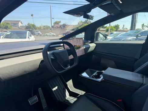 Used 2025 Tesla Cybertruck AWD Crew Cab image 5