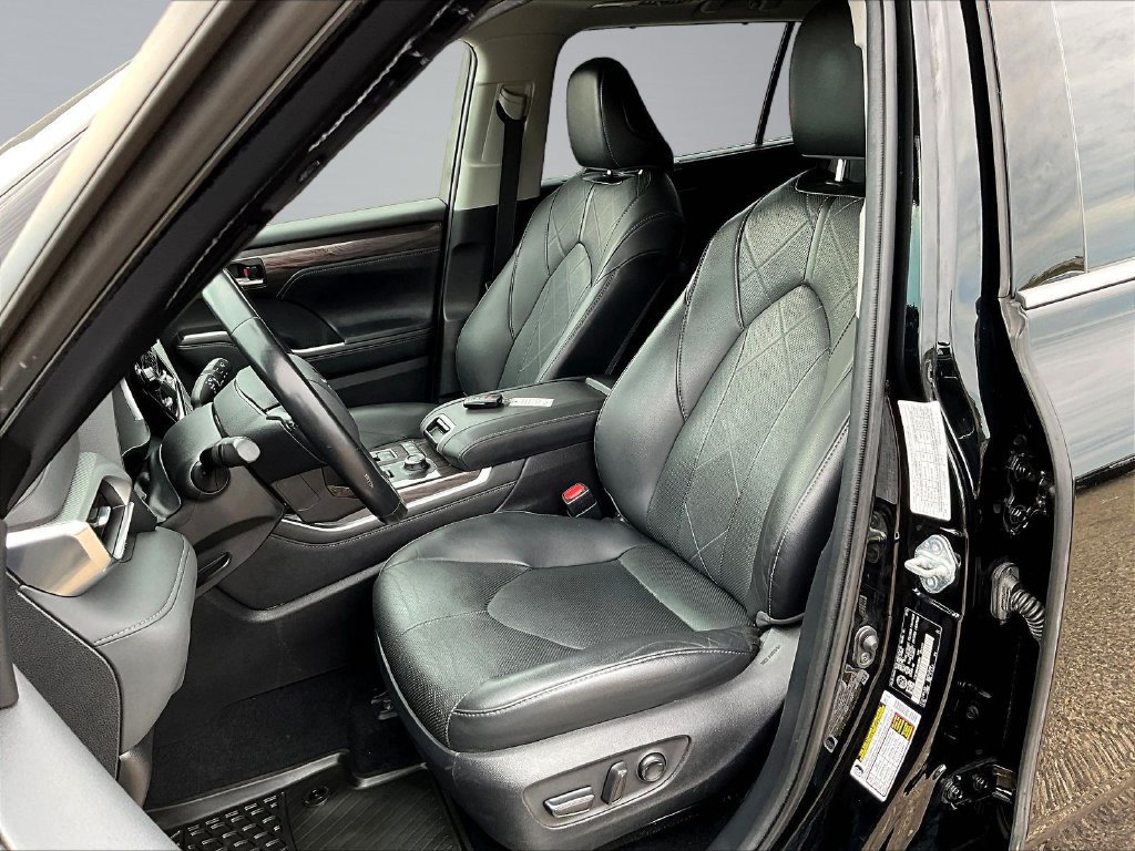 Used 2021 Toyota Highlander Limited AWD/4WD image 23