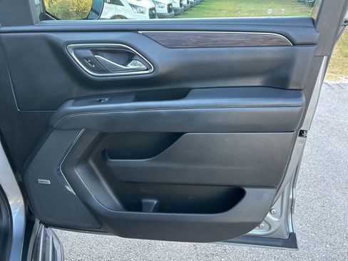 Used 2023 Chevrolet Suburban LT image 41
