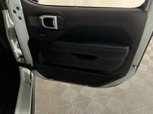 Used 2024 Jeep Wrangler Unlimited Rubicon 4xe image 33