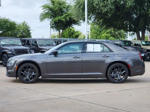 Certified 2023 Chrysler 300 Touring w/ Sport Appearance Package RWD image 4