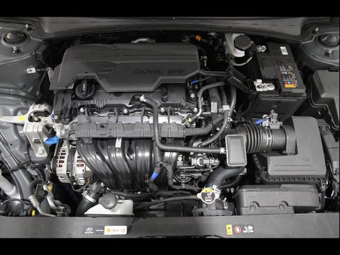 Certified 2025 Hyundai Elantra Sport FWD image 19