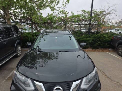 Used 2018 Nissan Rogue SV image 9