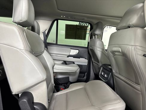 Used 2025 Ford Expedition Active AWD/4WD image 28