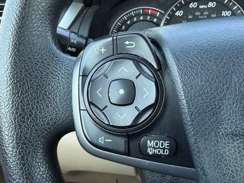 Used 2012 Toyota Camry LE FWD image 17