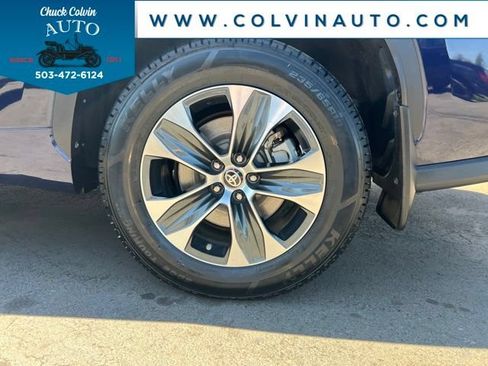 Used 2021 Toyota Highlander XLE AWD/4WD image 11
