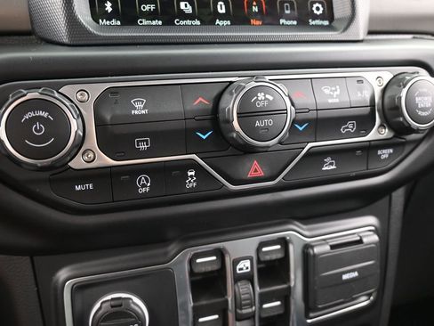 Used 2022 Jeep Wrangler Unlimited Sport image 21