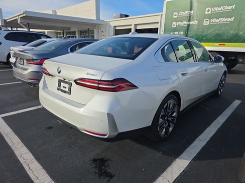 Used 2025 BMW 540i xDrive image 3